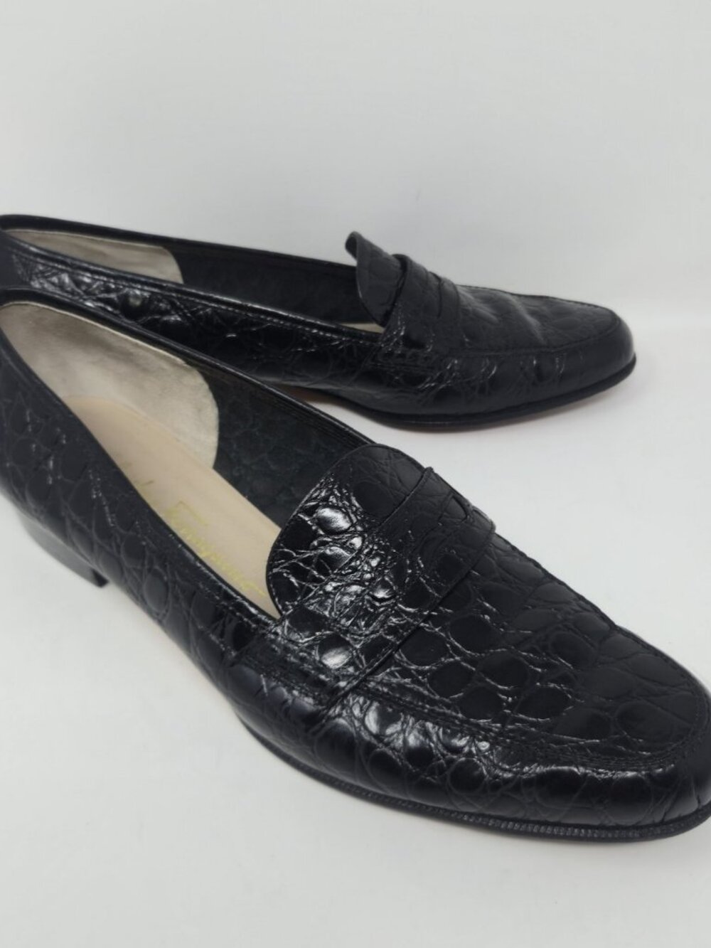 ​Salvatore Ferragamo Boutique Womens 8.5C Black Croc Embossed Leather Loafers